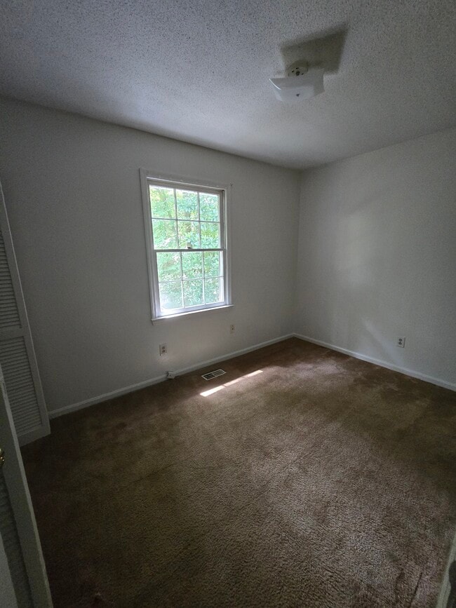 Building Photo - 118 Lakewood Dr