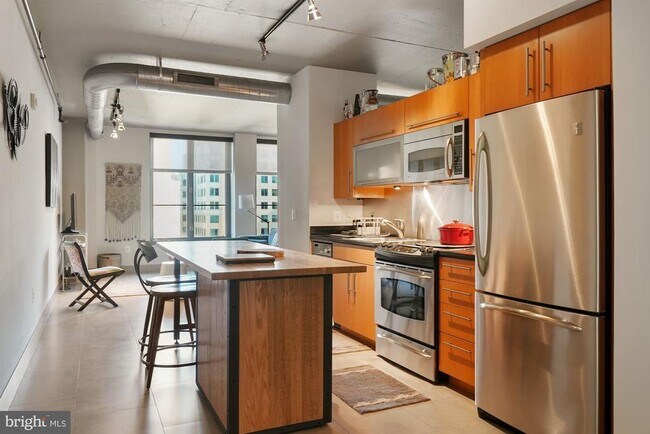 Building Photo - 1133 14th St NW