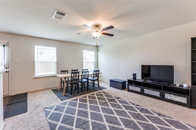 Foto del edificio - 773 Yearwood Ln