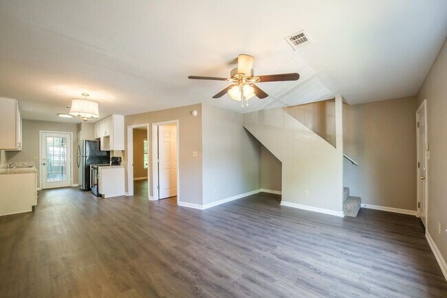 Building Photo - Gorgeous Freshly Remodeled 4 BR 3 BA Town House! Available now!
