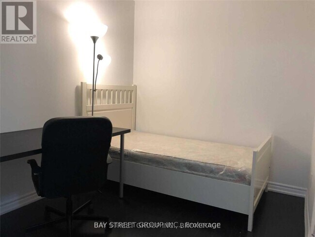 Photo du bâtiment - 386-4386 Yonge St