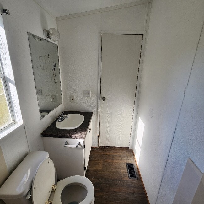 Building Photo - 15275 Country W Dr