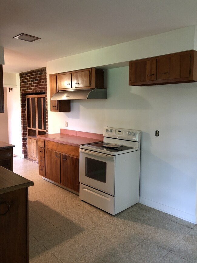 Building Photo - Saint Albans Rancher with unfinished basement