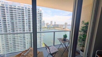 Building Photo - 1155 Brickell Bay Dr