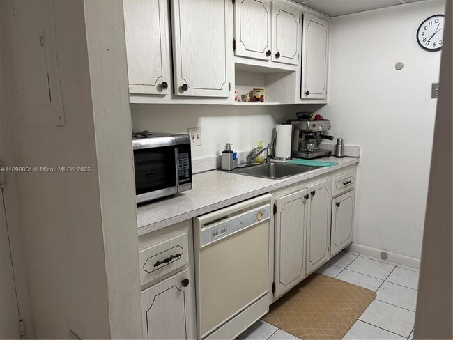 Building Photo - 14501 N Kendall Dr