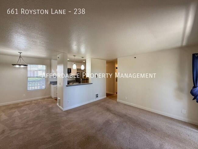 Building Photo - 661 Royston Ln