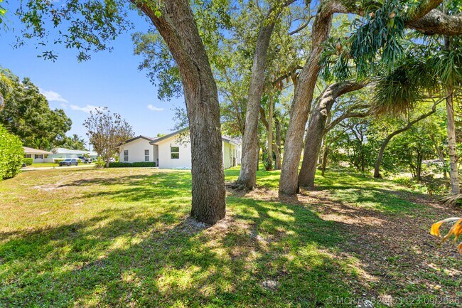 Foto del edificio - 1050 SW 1st St