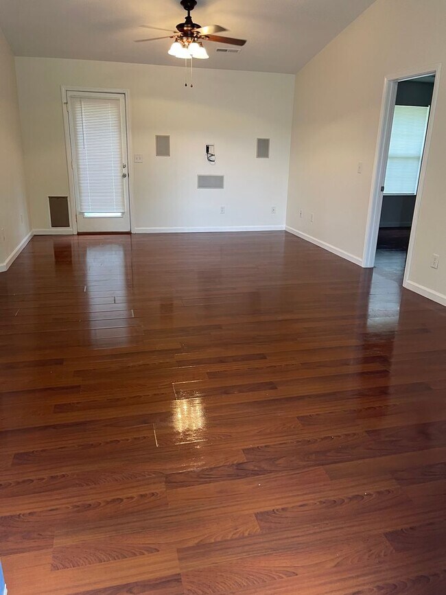 Foto del edificio - Powell 37849 - 3 bedroom, 2 bath home - Contact Lisa Vineyard (865) 216-9334