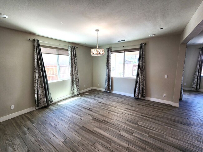 Building Photo - Updated North Natomas 5bd/3ba Home with 2 ...