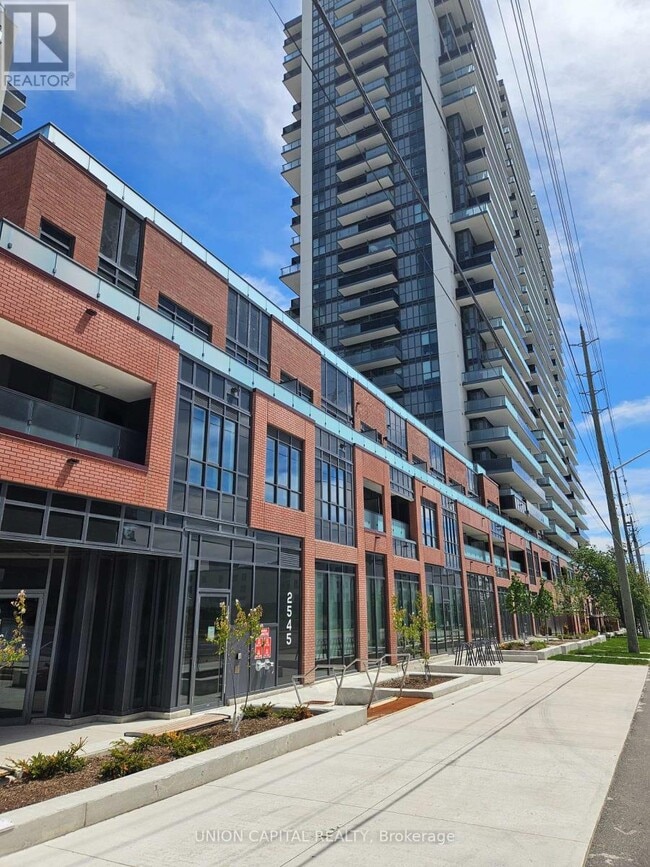 Building Photo - 2545 Simcoe St N