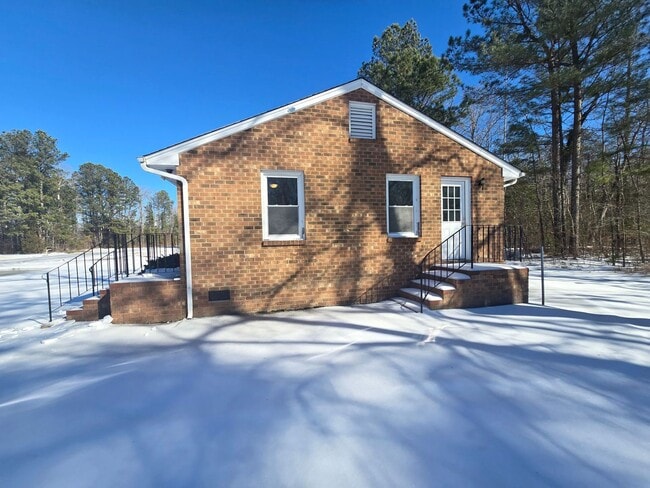 Building Photo - 2 bedroom duplex in Prince George County