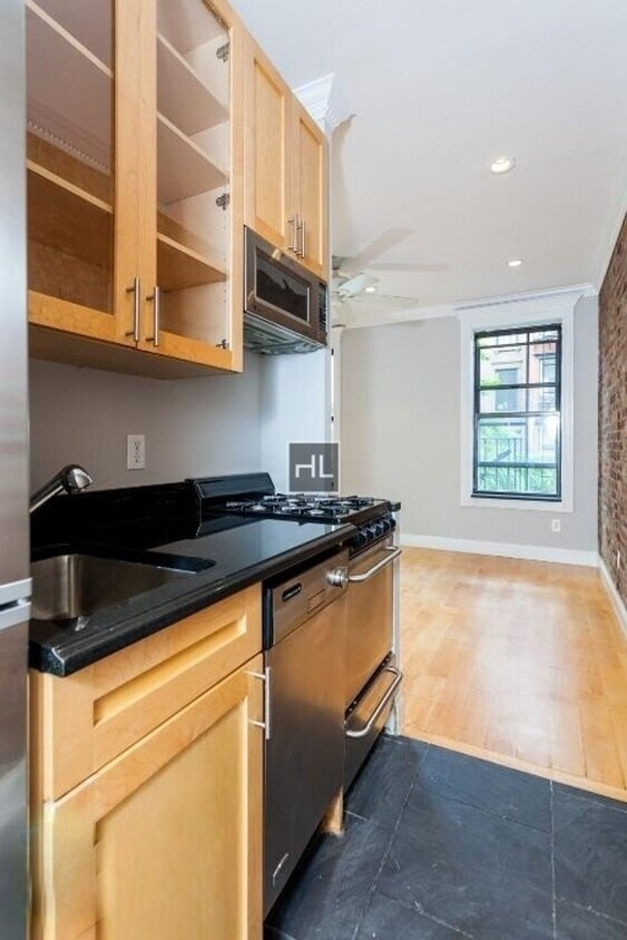 Foto del edificio - E 18TH ST.