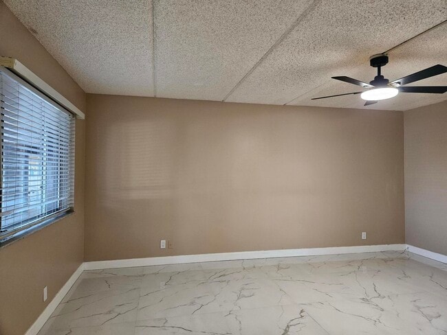 Building Photo - 300 Village Green Cir S