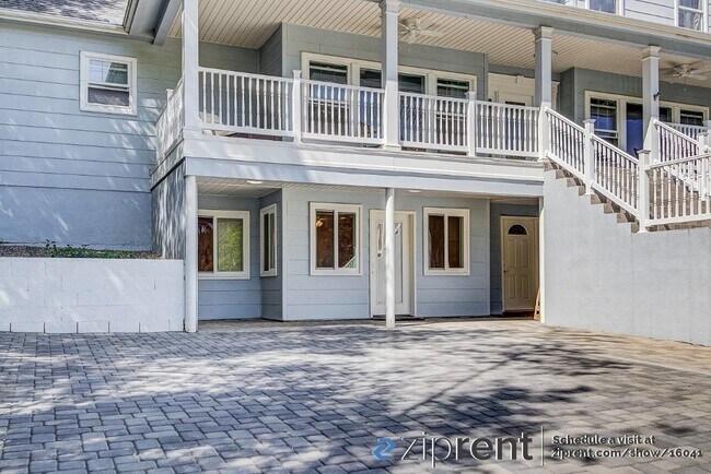 Foto del edificio - 19303 Cresthaven Ln