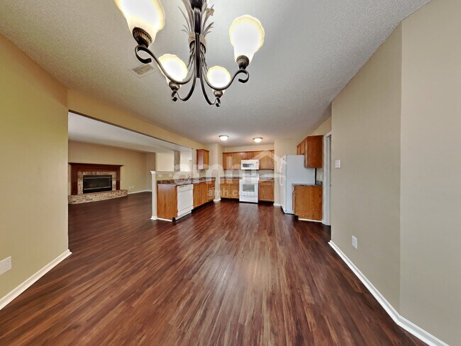 Building Photo - 10914 Cyrus Drive