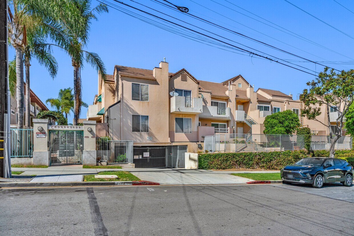 Primary Photo - 433 E Tamarack Ave