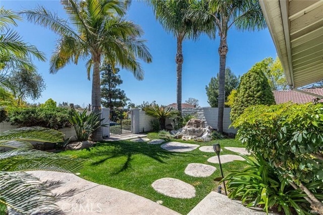 Foto del edificio - 2845 E Featherhill Dr