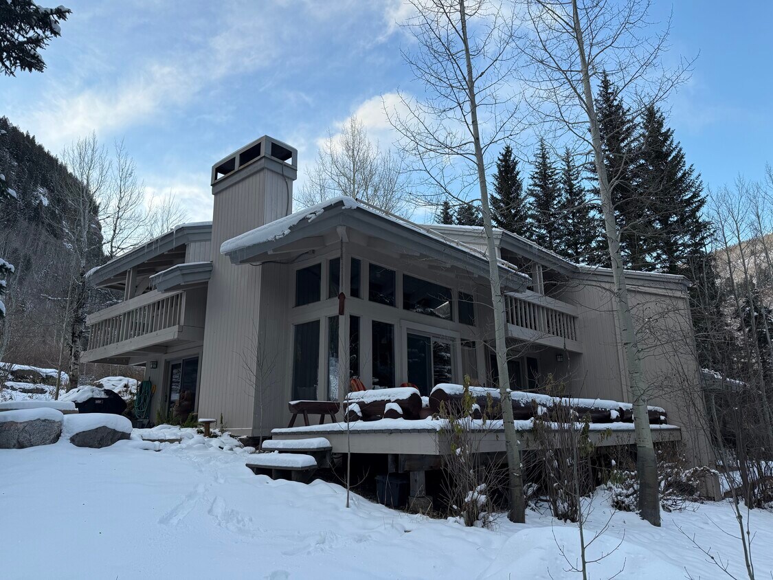 Foto principal - 3897 Lupine Dr