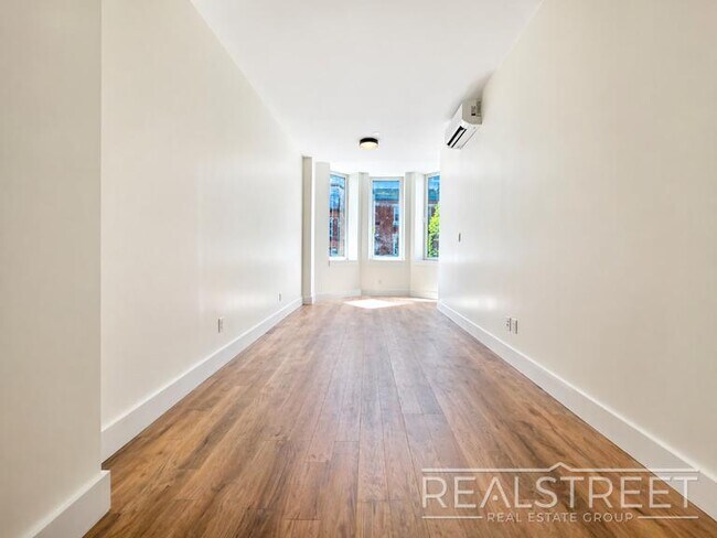 Foto del edificio - Rogers Avenue