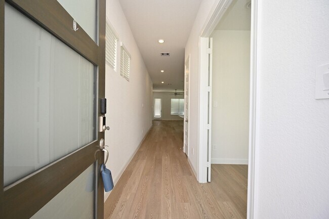 Foto del edificio - 4112 Farm Holw St