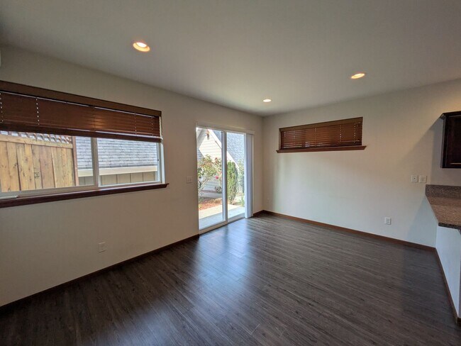 Foto del edificio - 2 Bedrooms, 1.5 Bath Single Family Townhouse - Stonecrest Ct