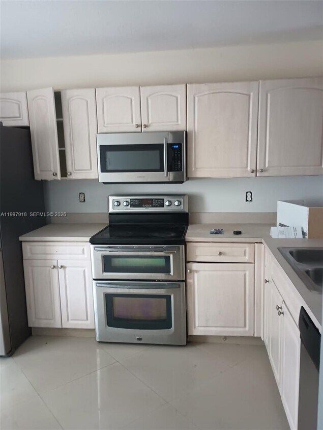 Foto del edificio - 20861 NW 4 St