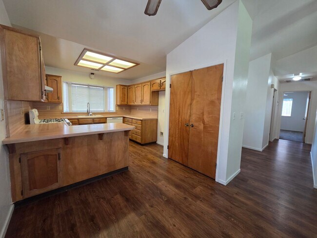 Foto del edificio - 1846 N Selina Ct