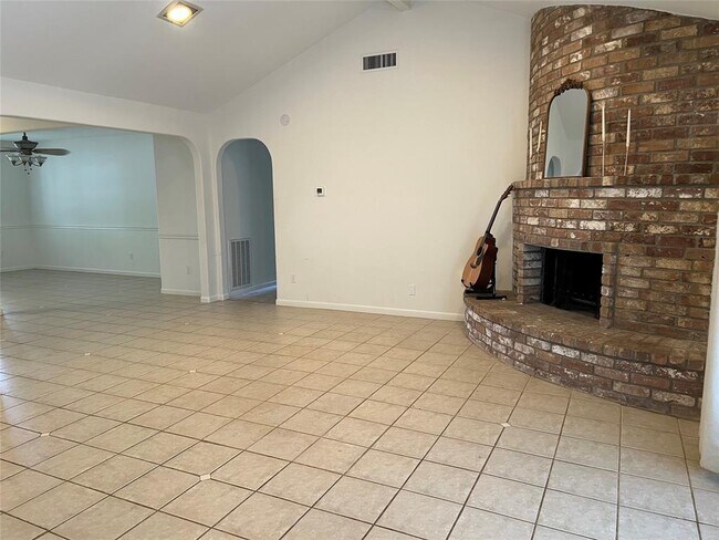 Building Photo - 9219 Rentur Dr