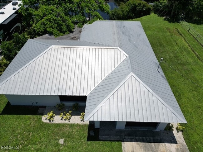 Building Photo - 2241 Club House Rd