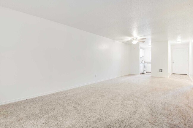 Foto del edificio - Colonial Villa Apartments