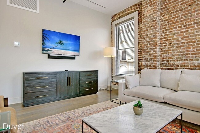 Building Photo - 4 br, 3 bath House - 276 King Street B