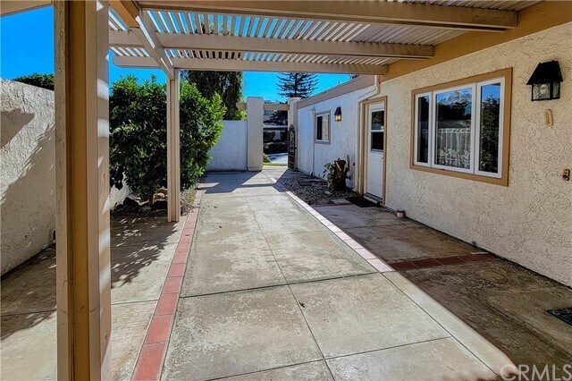 Building Photo - 5052 Avenida Del Sol