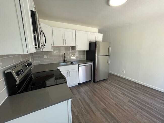 Foto del edificio - South Scottsdale Studio Casita w/ Private Patio | 4 Weeks Free | Remodeled Quartz & Stainless Kit...