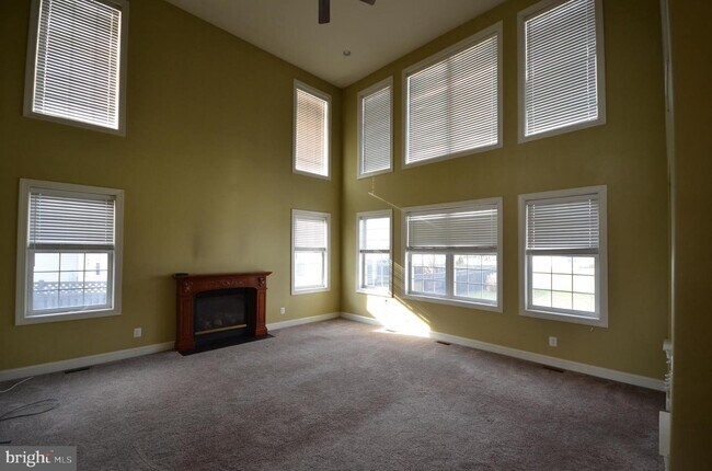 Building Photo - 105 Sonoma Ct