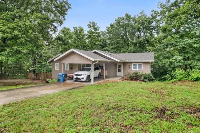 Building Photo - Cozy Forest Retreat | 3 Bed, 2 Bath with S...