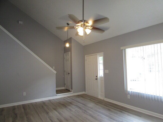 Building Photo - 1703 Twin Brooks Dr SE