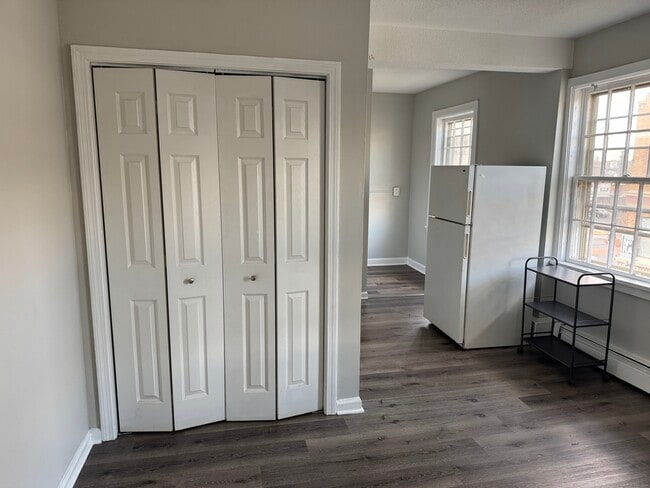 Building Photo - 666 Main St