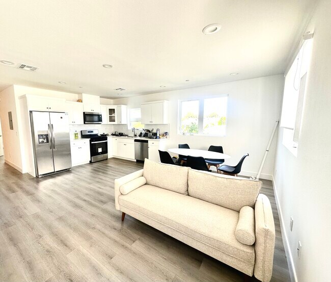 Foto del edificio - 1156 W 38th St