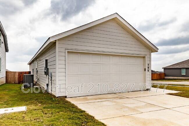 Foto del edificio - 506 Sarah Wy