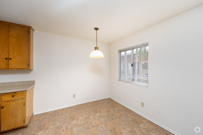 1BR, 1BA - 600SF - Bowles Apts