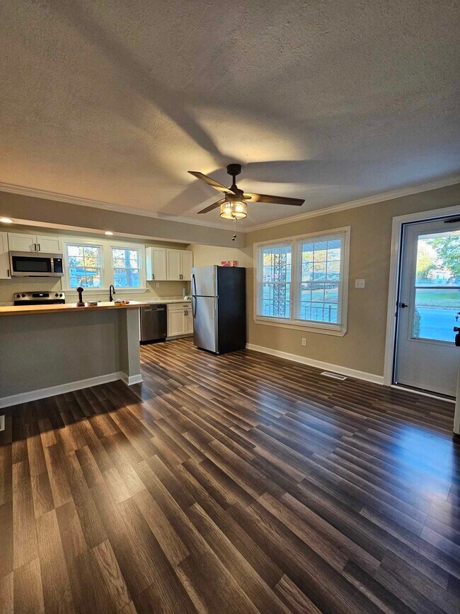Foto del edificio - 203 S Fieldcrest Rd