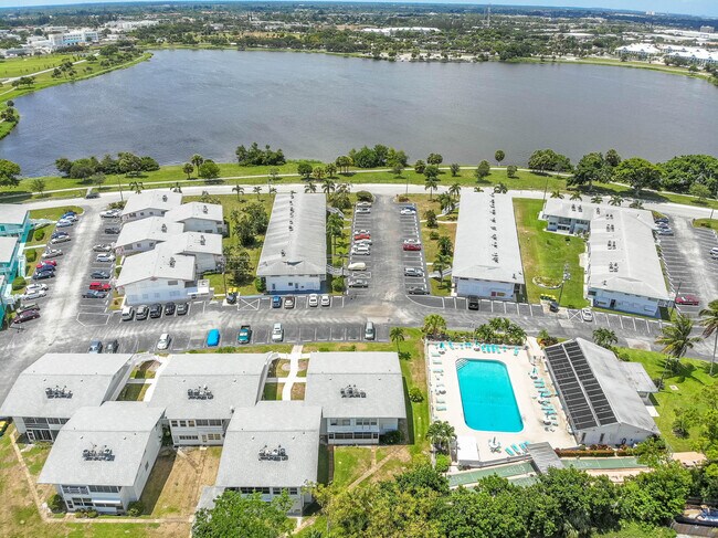 Foto del edificio - 2204 Lake Osborne Dr