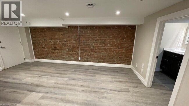 Photo du bâtiment - 123 Robinson St