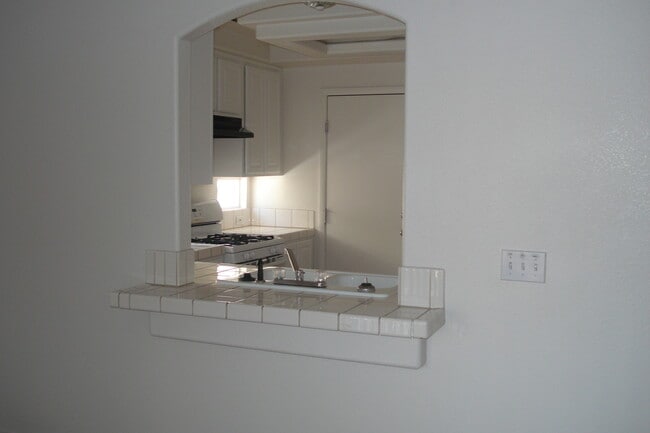 Building Photo - BEAUTIFUL 2 STORY HOME WITH 4 BEDROOMS