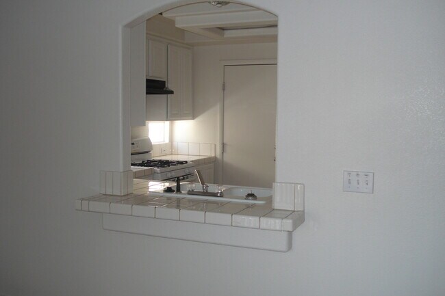 Foto del edificio - BEAUTIFUL 2 STORY HOME WITH 4 BEDROOMS