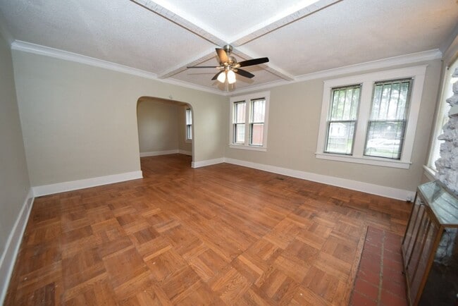 Building Photo - Adorable updated 2 bath, 1 bed home near R...
