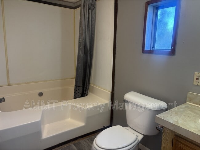 Building Photo - 1528 Apache Dr