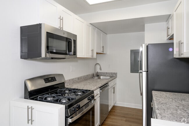 2BR, 2BA - 1,000SF - Kitchen - Normandy Hill Apartments