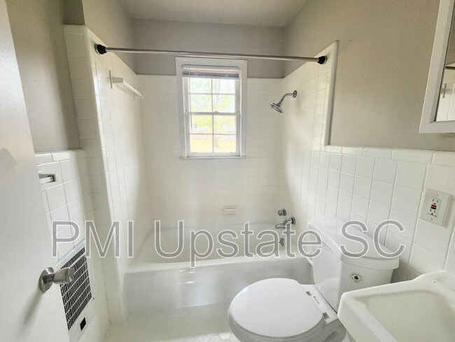 Building Photo - 103A Looneybrook Dr