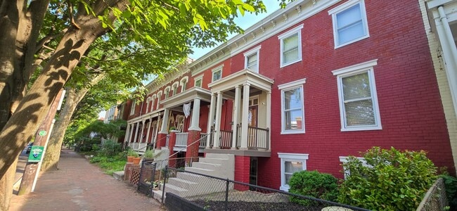 Photo - 209 W Clay St Townhome